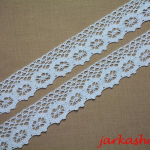 1 m cotton lace ribbon in white 25 mm