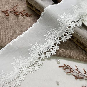 Embroidery Daisy Border Cotton Lace Trim in Off white, Scallop Edge trim, bridal trim, for Baby Baptism dress, Baby Smock dress, 2 yards